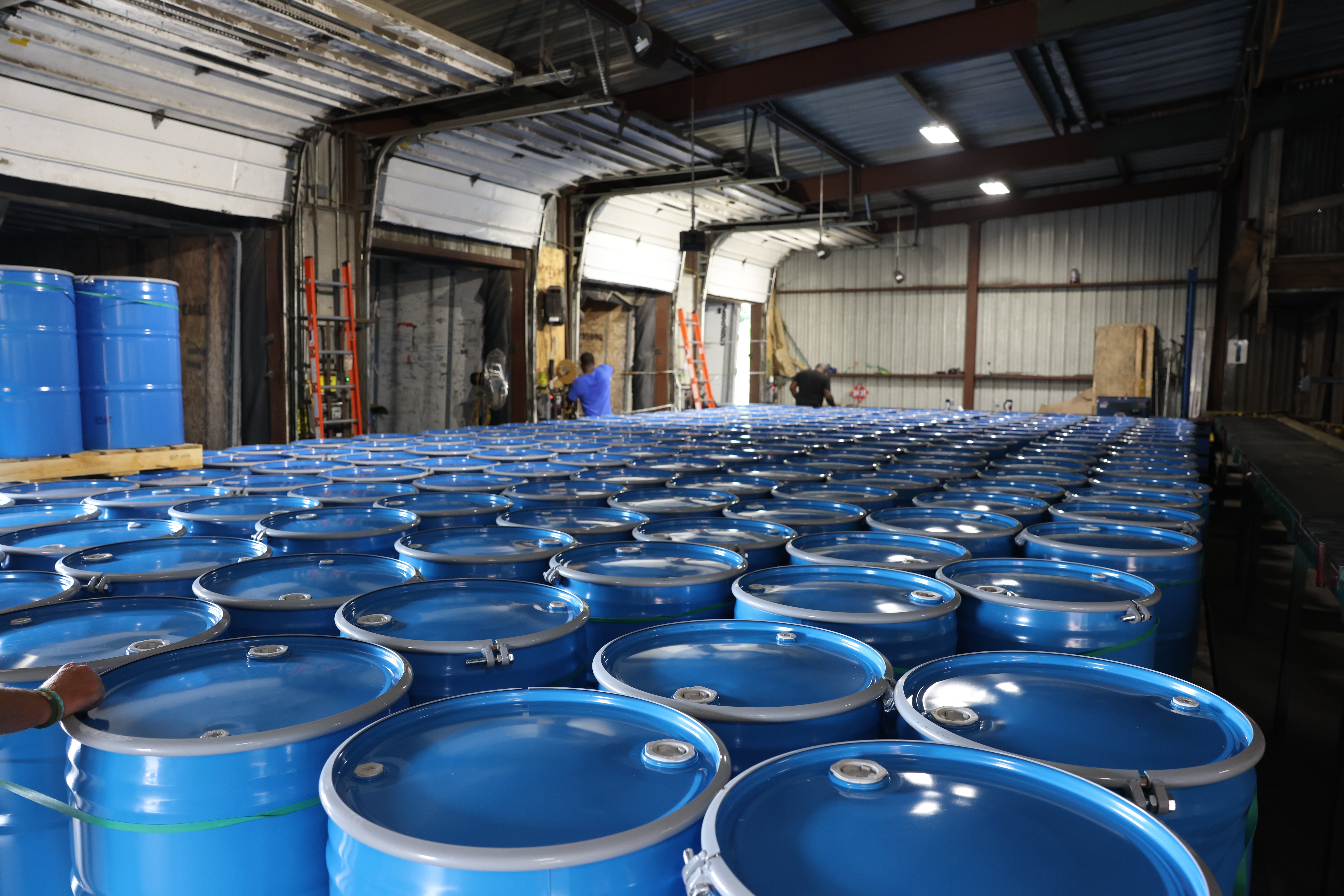 openhead-vs-tighthead-steel-drums-manufacturing-facility